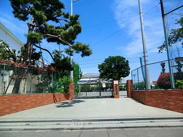 緑丘中学校まで2分