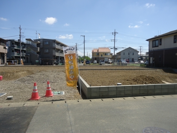 近隣に商業施設多数有ります！
