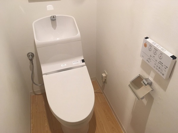 シャワートイレ付いてます