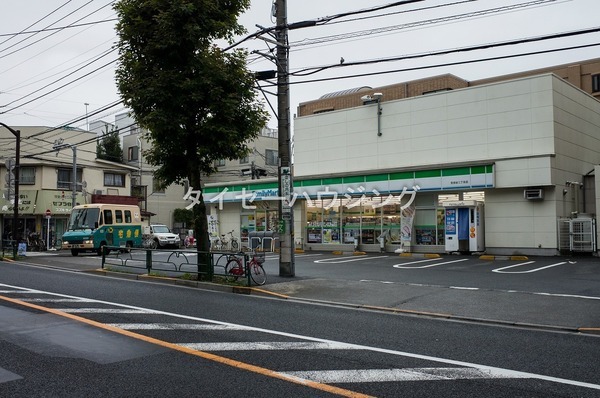 ファミリーマート世田谷二丁目店