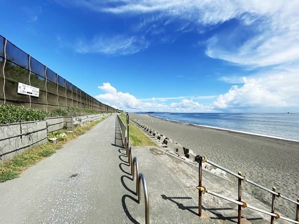 茅ヶ崎の海岸までお散歩が楽しめます。