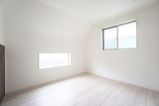   ３階洋室　白を基調とした内装で爽やかなイメージです。