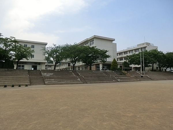 成瀬中学校