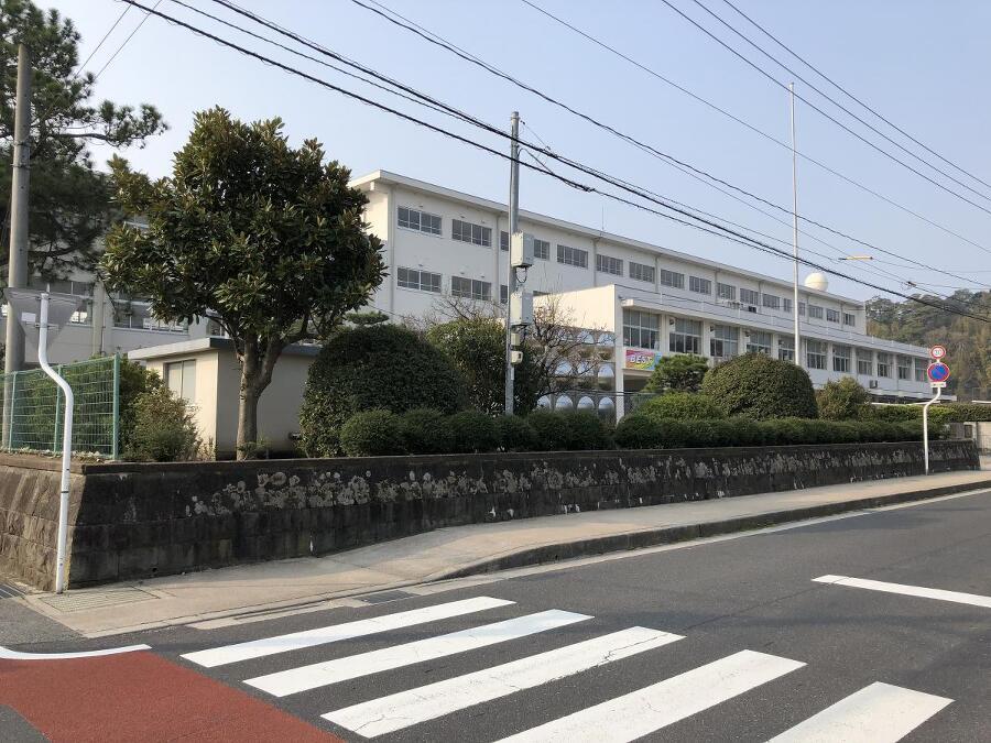 江戸川区立松江第一中学校 330m 