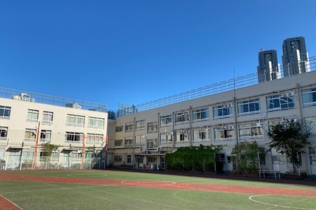 新宿区立西新宿小学校 400m 