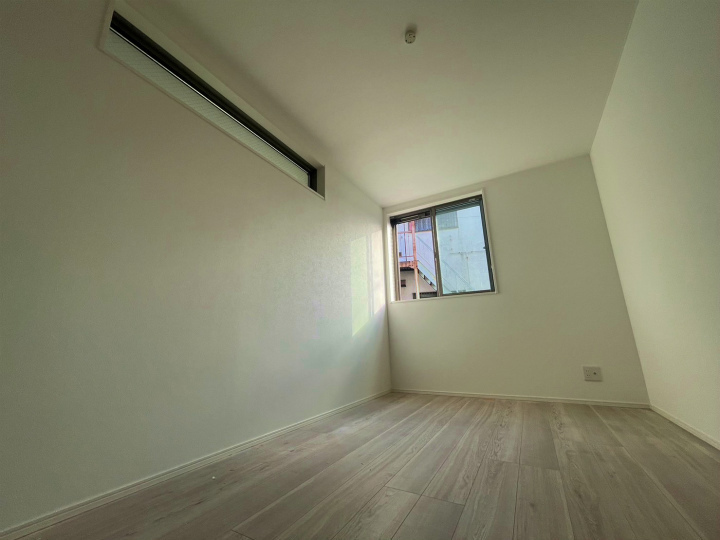     ベッドルームは、窓からの採光性が高く室内空間を明るくしてくれます。