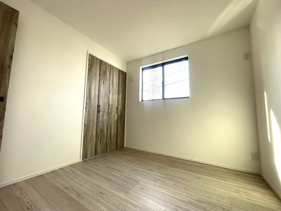   ベッドルームは、窓からの採光性が高く室内空間を明るくしてくれます。