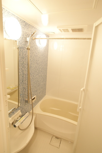 バスルーム　浴室換気乾燥機・サウンドシャワー付き