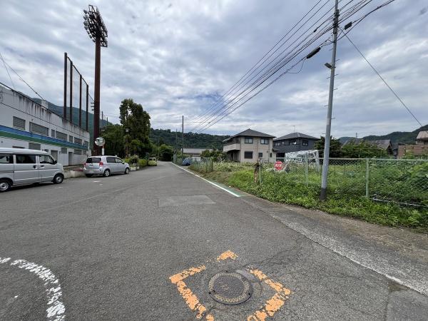 目の前は運動公園きれいに整備されています