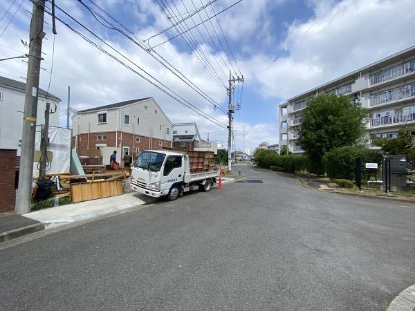 駐車が苦手な方にも嬉しい前面7m道路