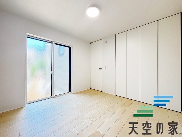   明るいお部屋はゲストのおもてなしの空間にも変化しますよ！使いやすいようにアレンジも〇