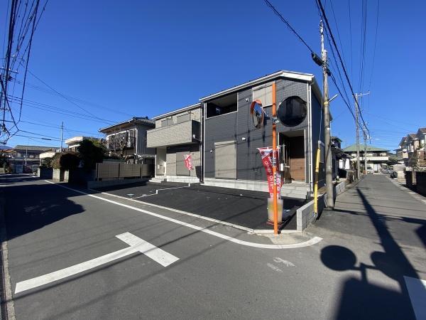 東側前面道路から見た現地