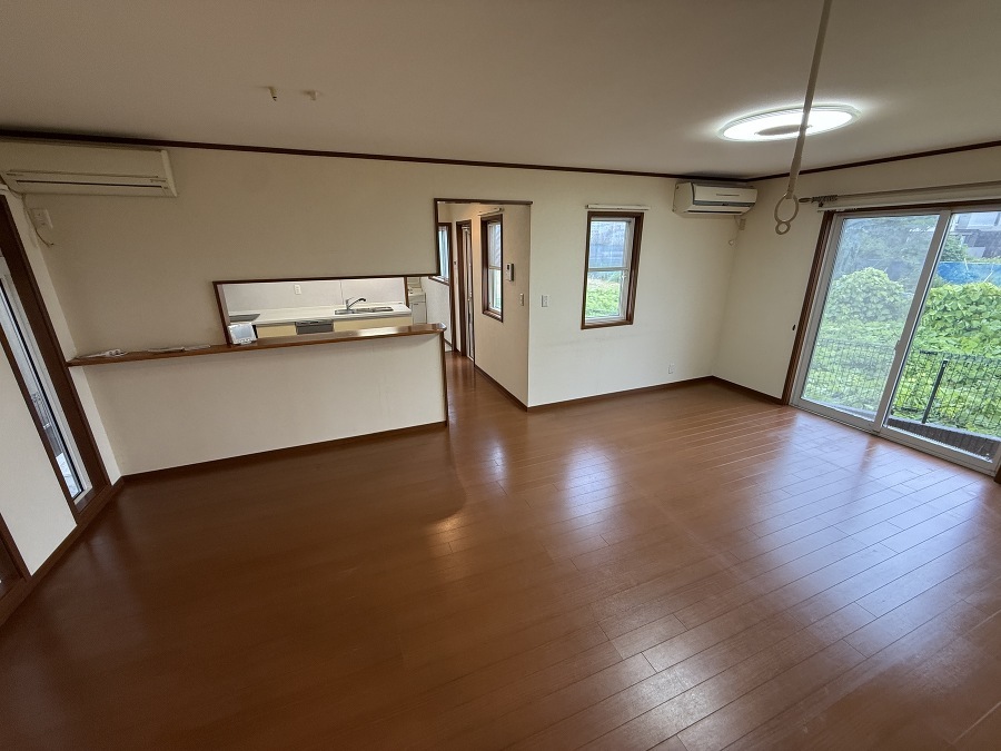   LDK　２１帖オーバーです！！ダブルソファ２台設置しても動線確保できます！！
