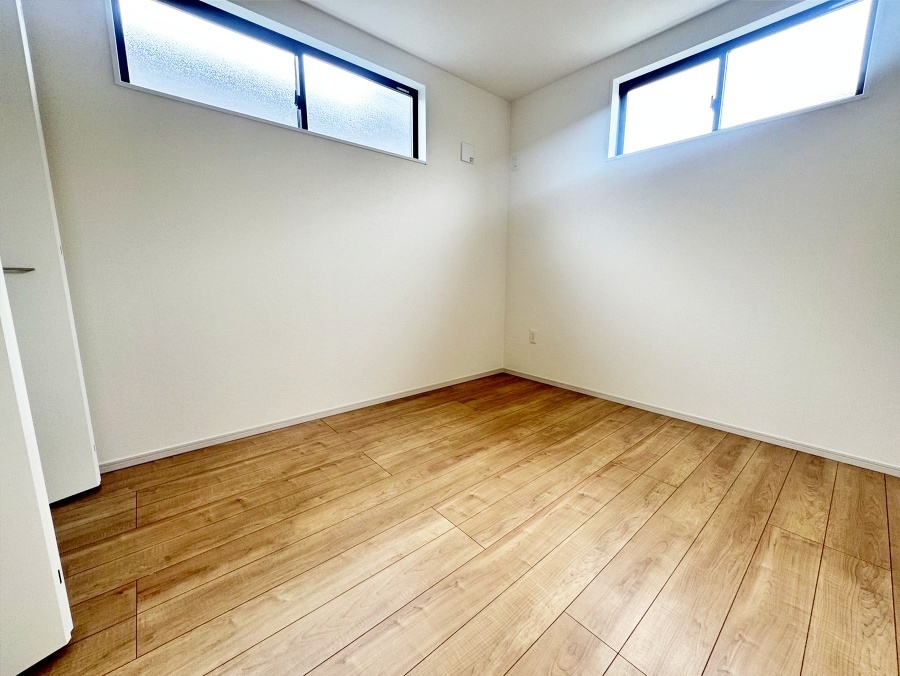 5.2帖のお部屋が2部屋あり多用途にお使いいただける広さになっております。