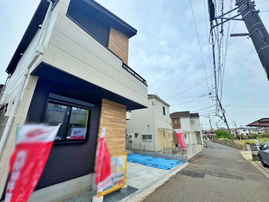 前面道路4mに接道しており、車通りも少なく閑静な住宅街になっております。