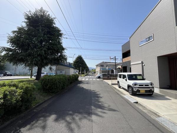 目の前は公園きれいに整備されています