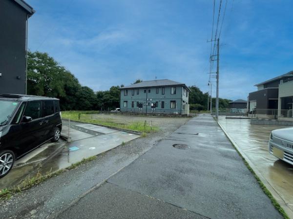 西側の前面道路
