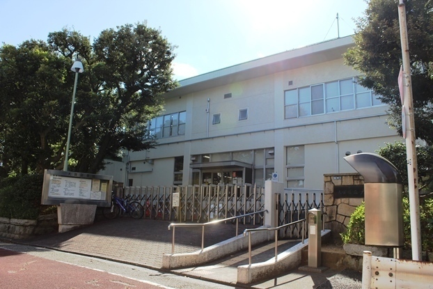 大田区立大田図書館 260m 