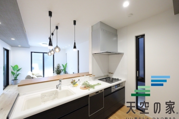   【同仕様】対面式キッチンですので、お子様の様子を見守りながら家事ができます！