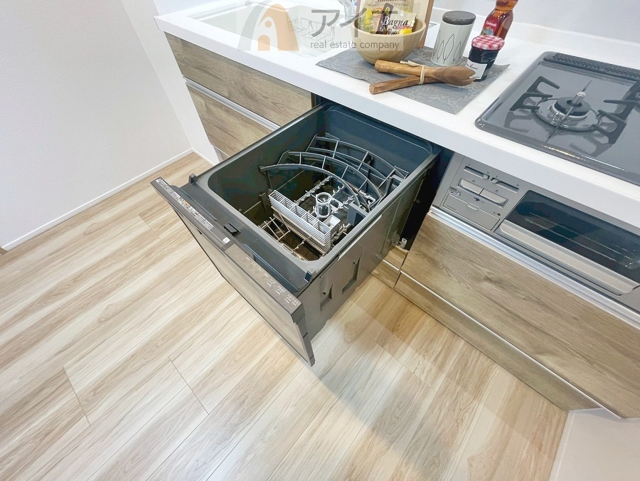 手に優しい、後片づけおまかせの食洗機。ママも食後のだんらんに加われます