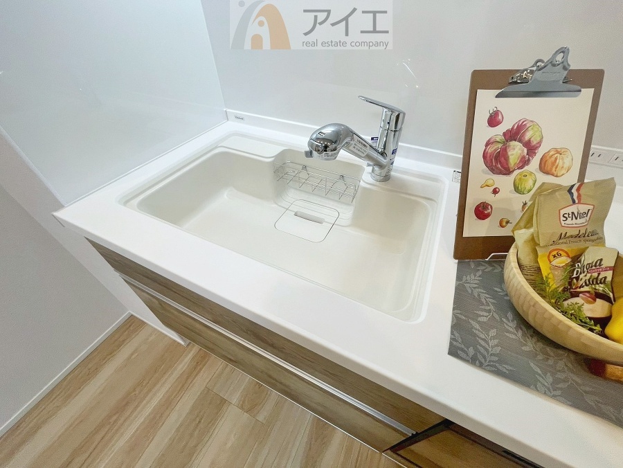 水道一体型の浄水器。ボタン一つで切替可能水回りもすっきり