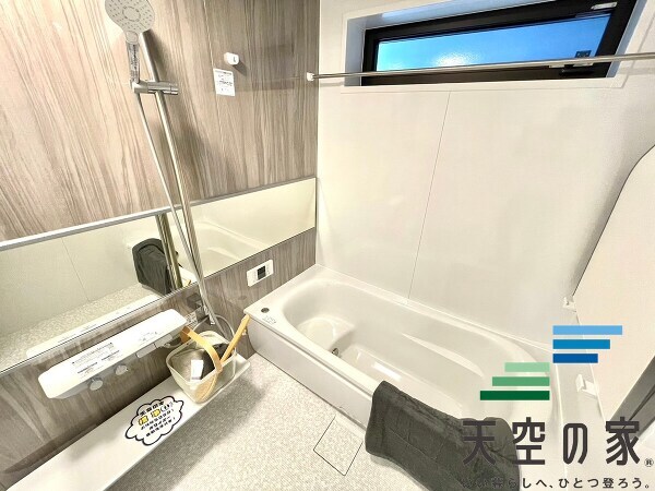   【同仕様】
家族が自然と集まる癒しの空間です。