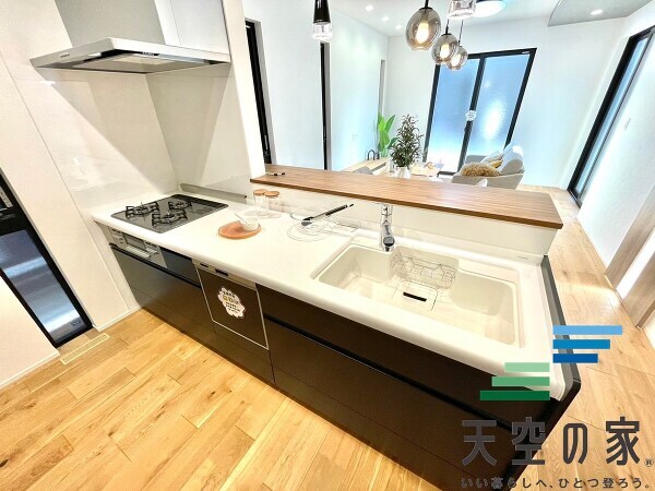   【同仕様】
対面式キッチンですので、お子様の様子を見守りながら家事ができます！