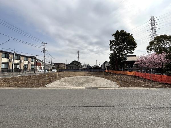 バス停まで徒歩1分。