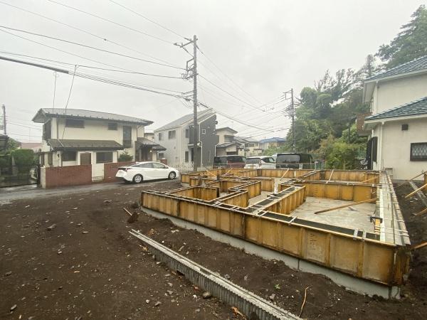 コンビニ、スーパーまで徒歩10分以内。