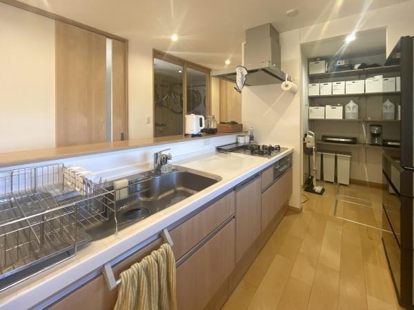 省エネ・衛生的な食器洗乾燥機付。