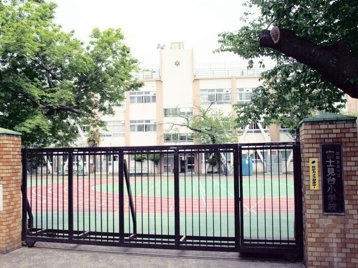 豊島区立富士見台小学校 430m 