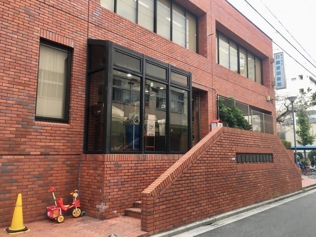 荒川区立日暮里図書館 880m 