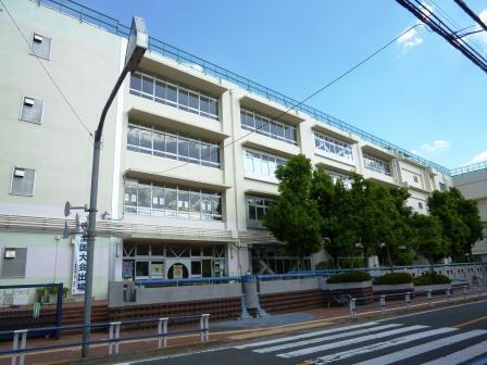 世田谷区立梅丘中学校 1300m 