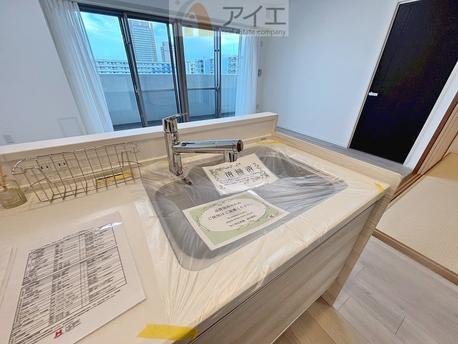 水道一体型の浄水器。ボタン一つで切替可能水回りもすっきり