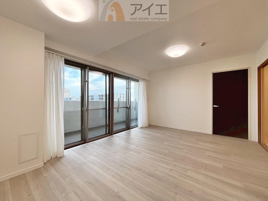 朝から日差しいっぱいの、明るい空間でのびのび過ごせます