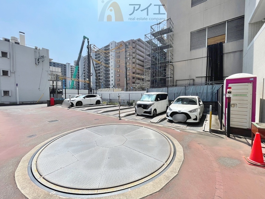 駐車場があるため車通勤の方にも安心なマンションです(要空確認)