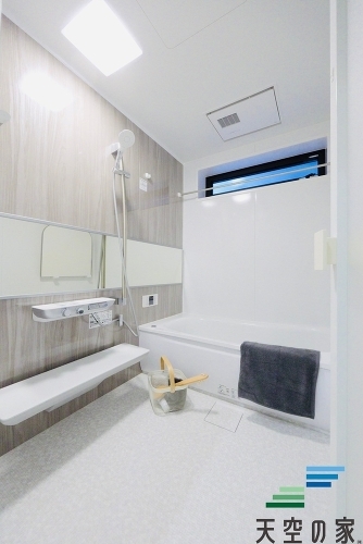   【同仕様】ゆったりとくつろげて、一日の疲れを落とせます。