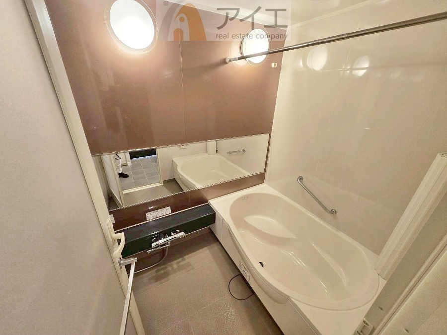 大人の半身浴や、小さなお子様との入浴にも便利な浴室