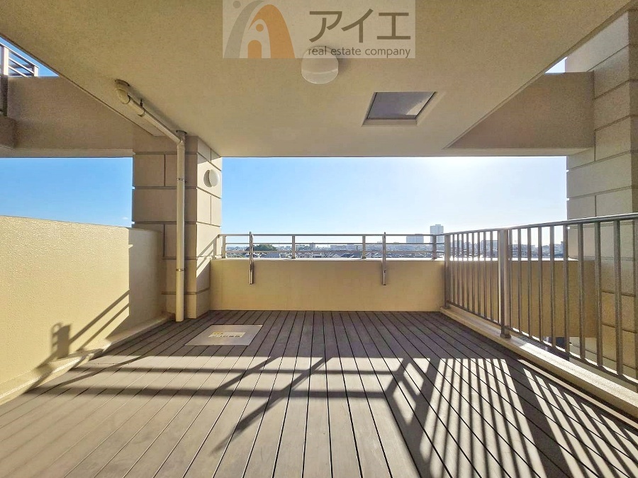 広々バルコニーで毎日のお洗濯も快適