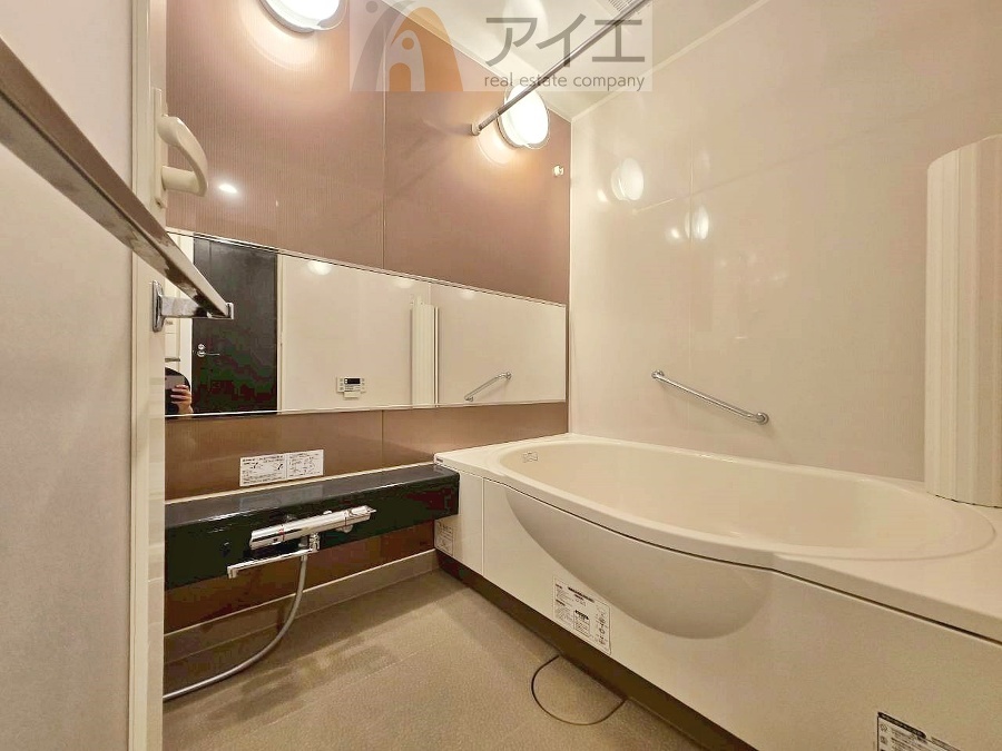 明るい感じ、贅沢な雰囲気でより快適なバスタイム