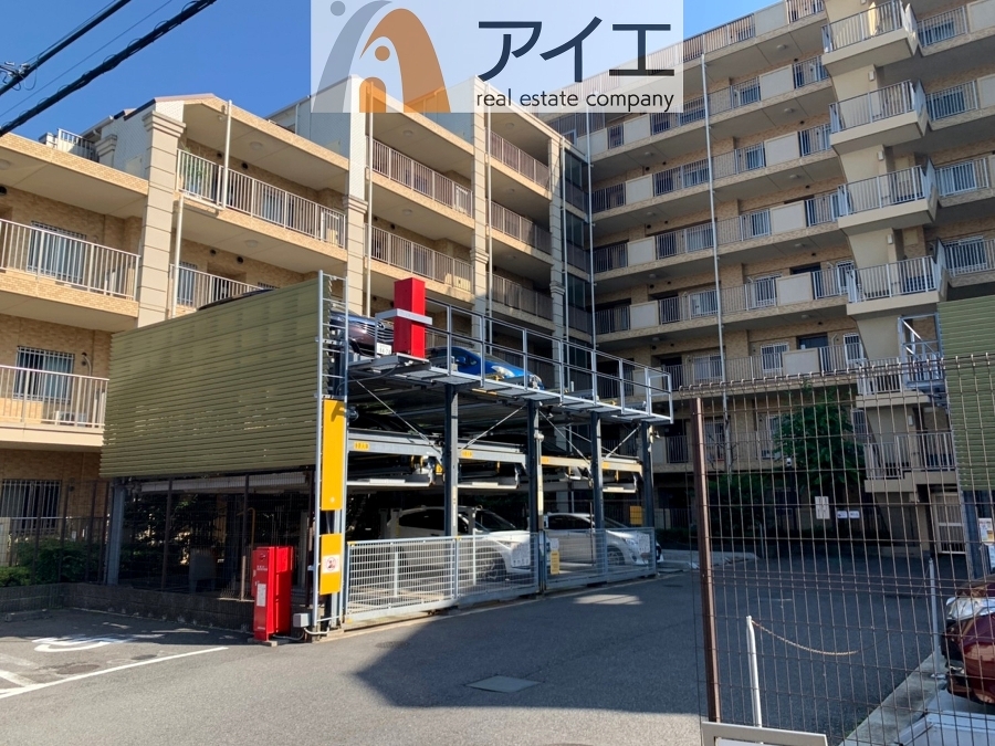 駐車場があるため車通勤の方にも安心なマンションです(要空確認)