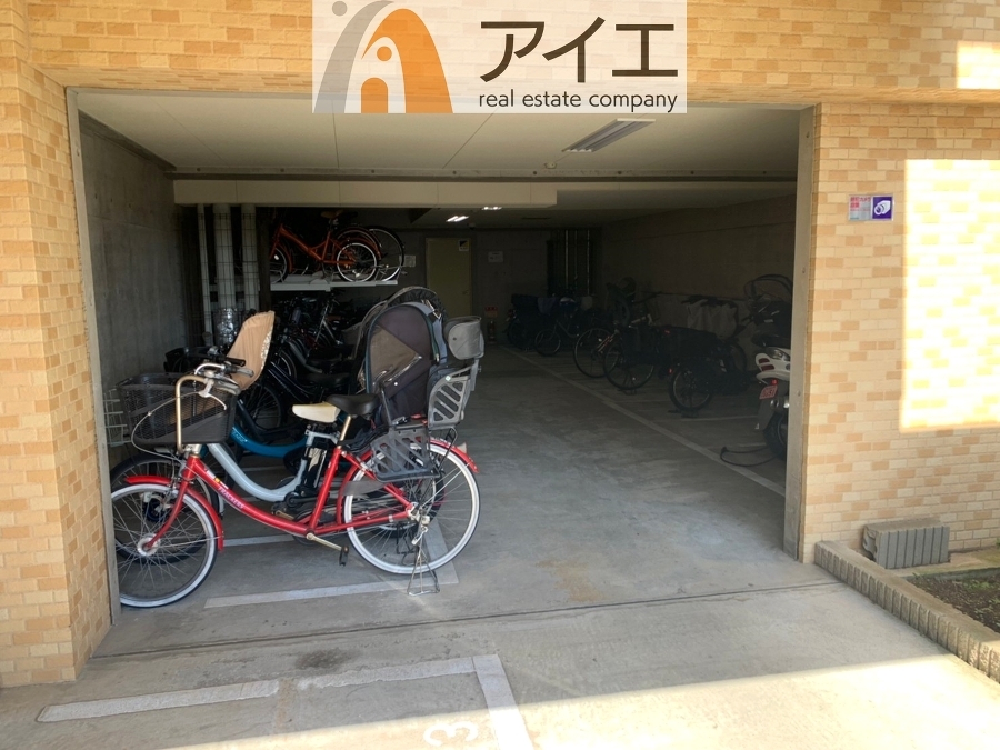 セキュリティ面にも配慮した駐輪場がございます