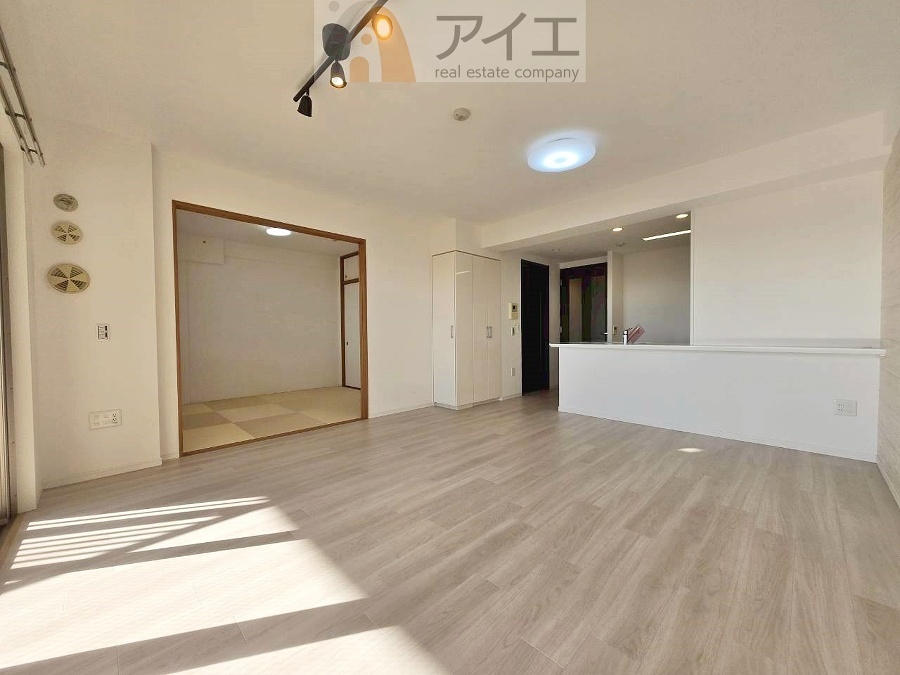 朝から日差しいっぱいの、明るい空間でのびのび過ごせます