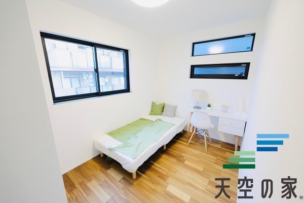   【同仕様】
お部屋自体もとっても明るいのは魅力的な点の一つですね！