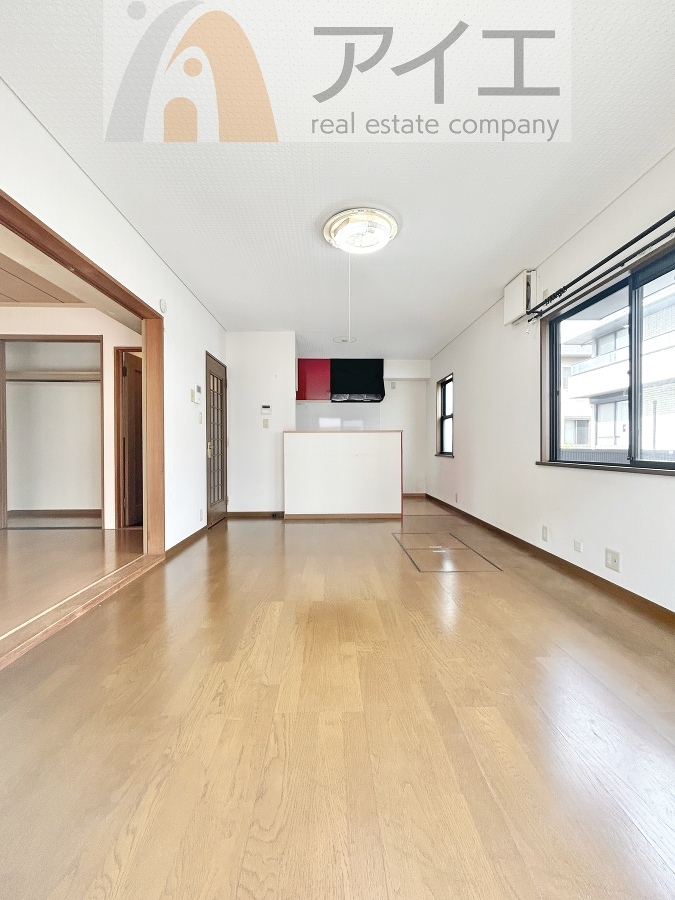 リビングで遊ぶお子様にも目が届く、安心感で選ぶなら対面キッチン