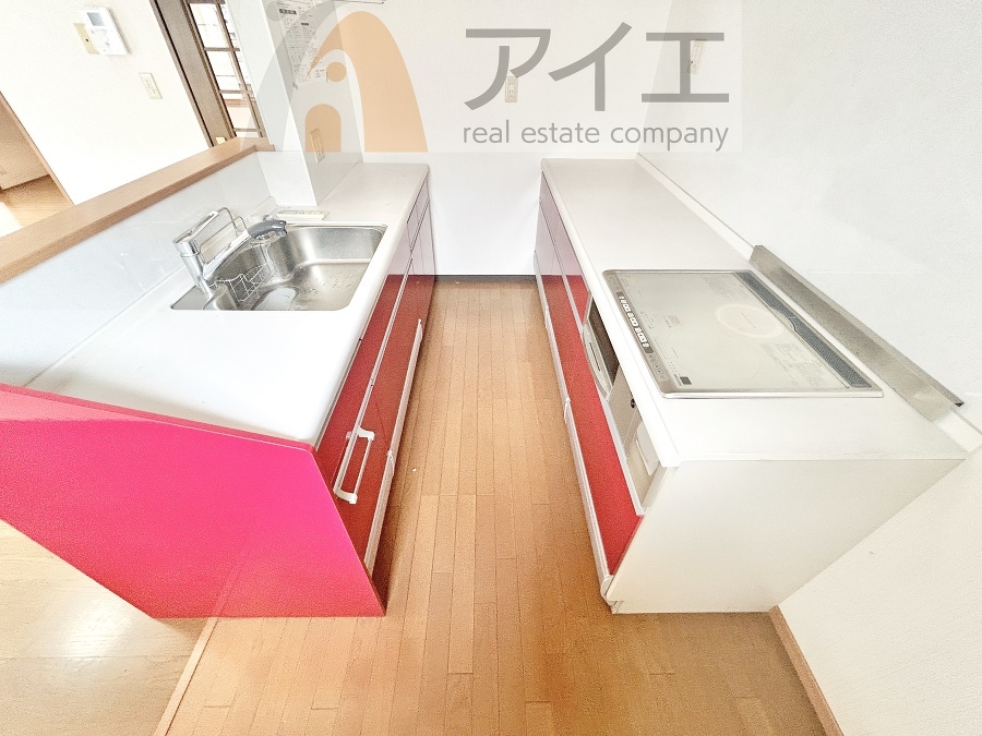 ご家族やお客様との会話も楽しめる対面キッチン