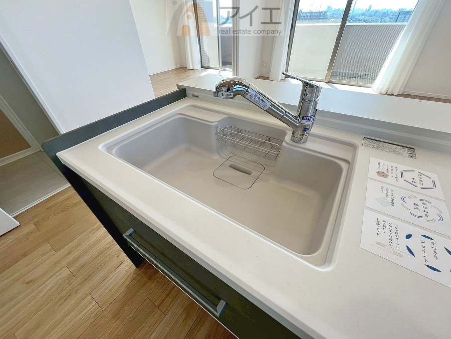 水道一体型の浄水器。ボタン一つで切替可能水回りもすっきり