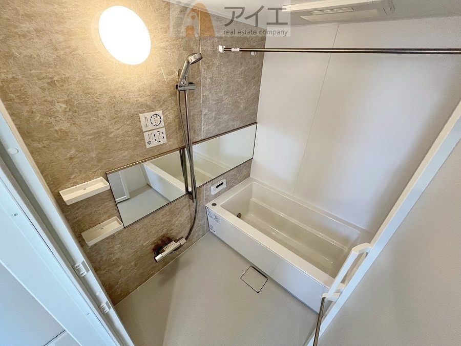 大人の半身浴や、小さなお子様との入浴にも便利な浴室