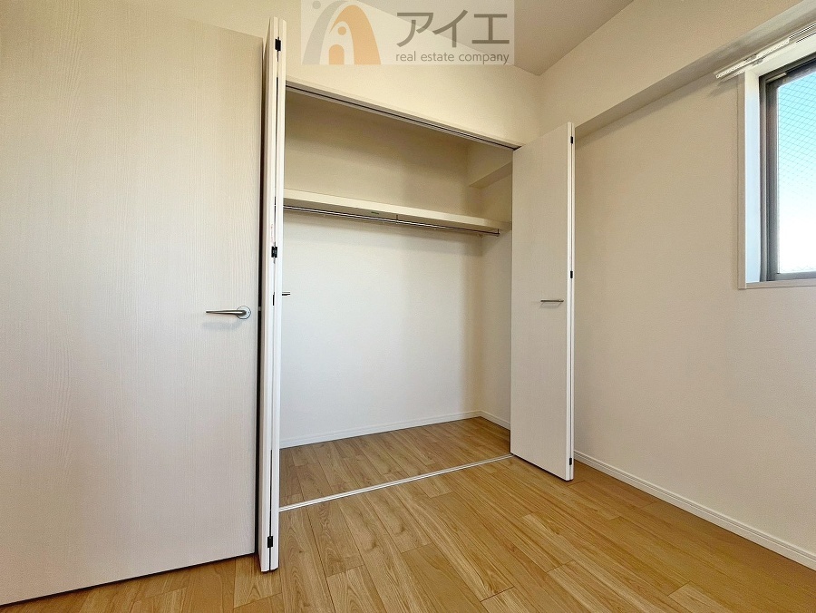 お子様の荷物も片付く、全居室収納スペース