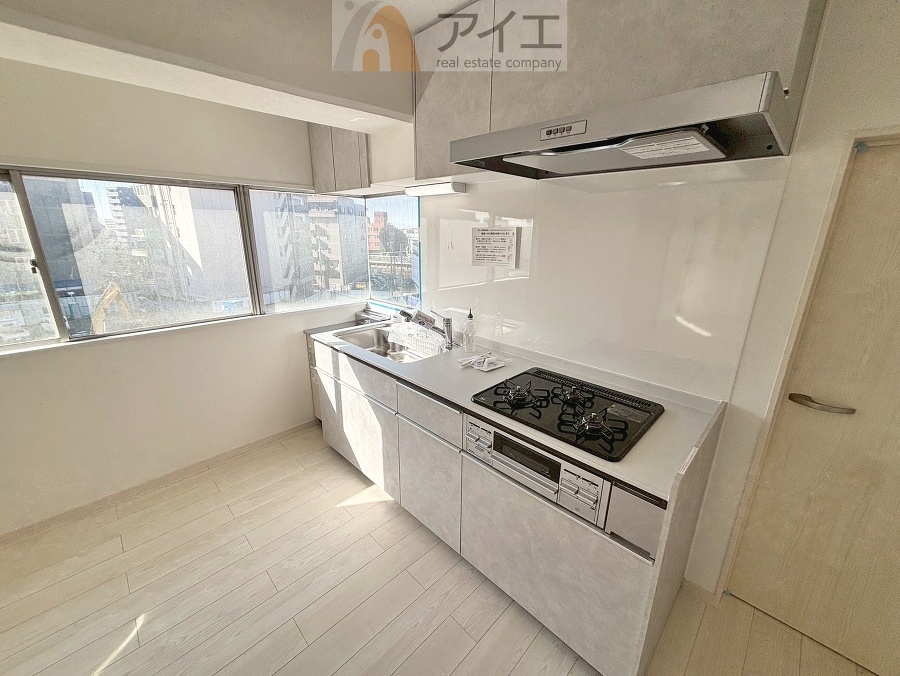 ご家族やお客様との会話も楽しめるキッチン